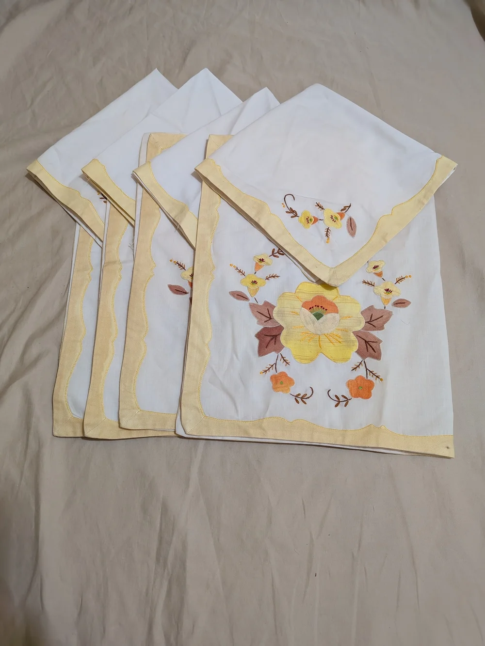 Vintage Embroidered Linen Placemat & Napkin Set 4pc Floral Cottagecore